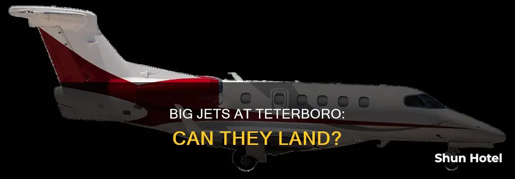 can big planes land at teterboro airport