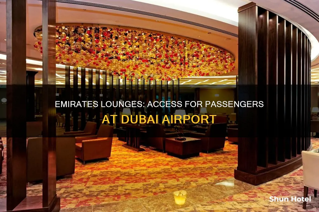 can emirates passenger use lounge at dubai airport