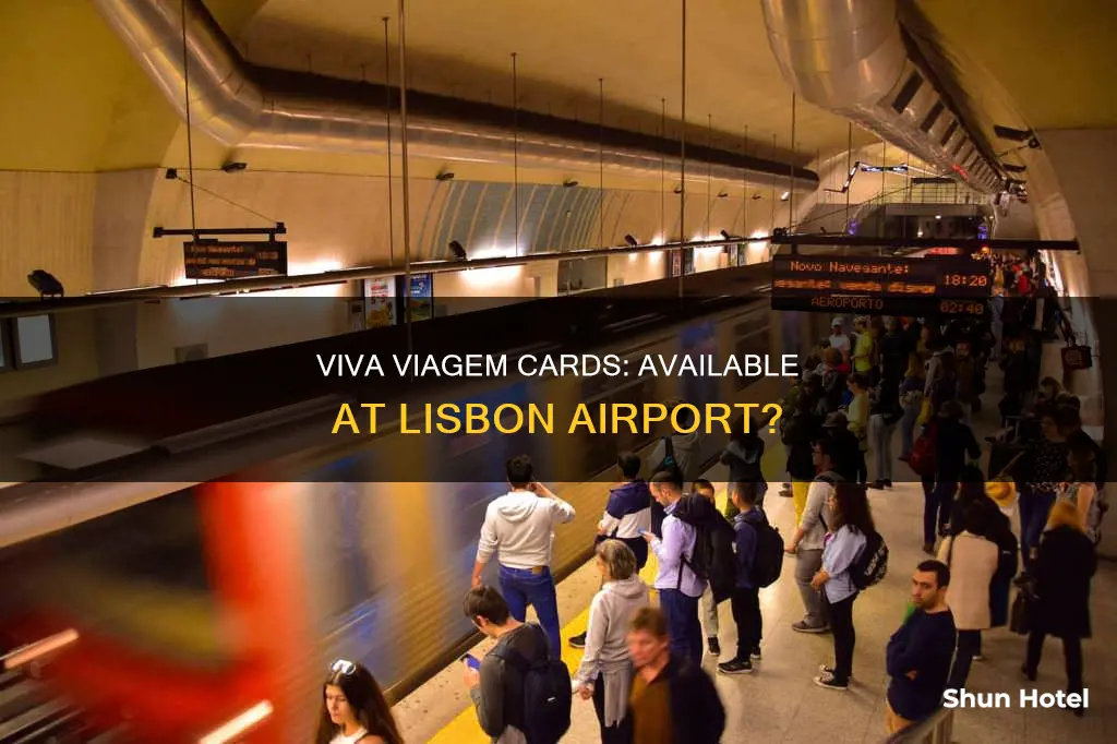 can i buy a viva viagem card at lisbon airport