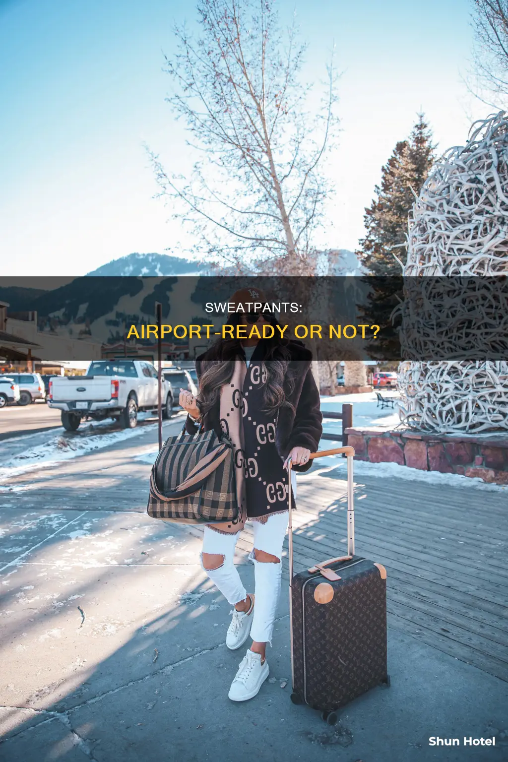 can i wear sweatpants to the airport