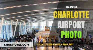 Charlotte Airport: Newton's Photo Op