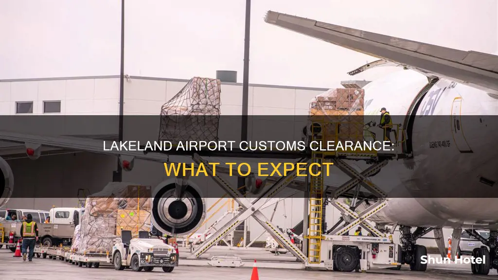 can you clear customs at the lakeland airport