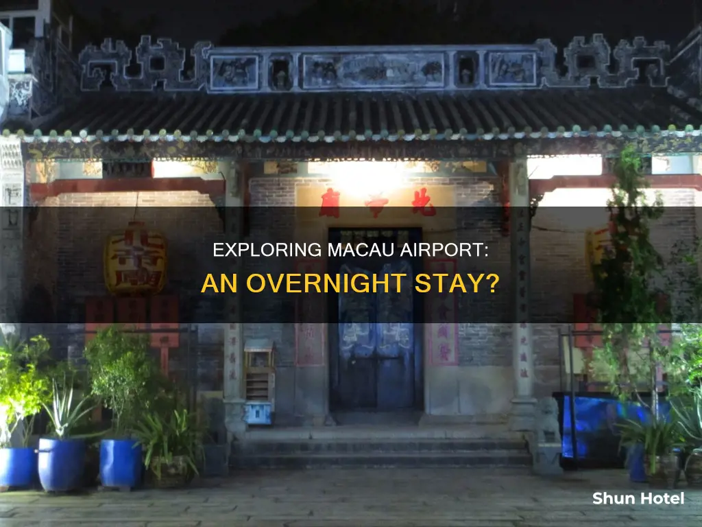 can you stay all night at macow airport