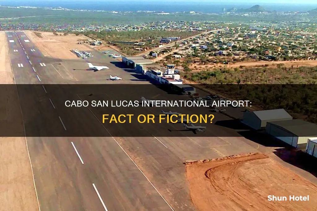 does cabo san lucas have an international airport