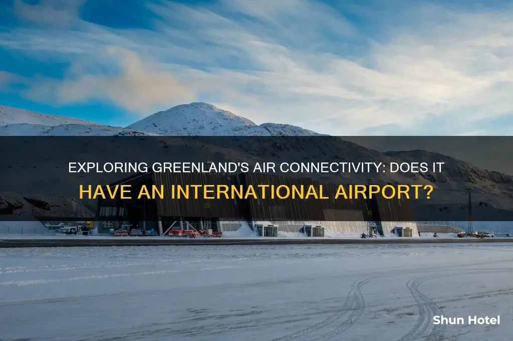 does greenland have an international airport