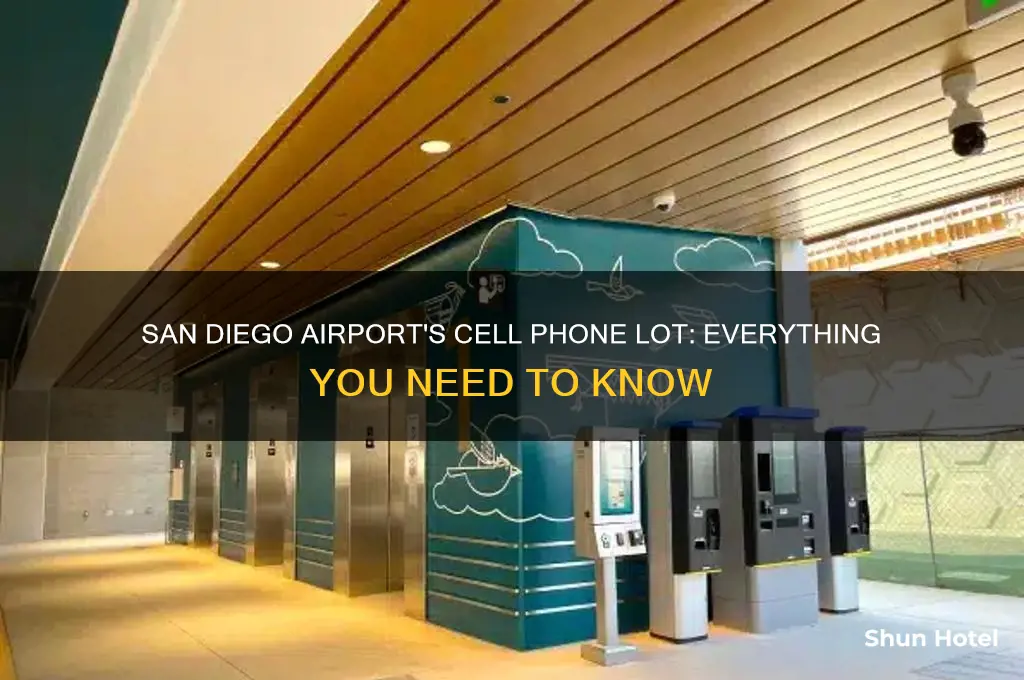 does san diego international airport have a cell phone lot