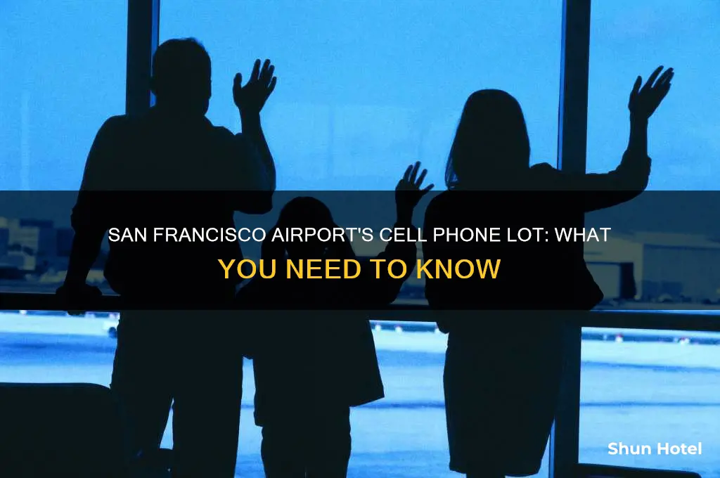 does san francisco international airport have a cell phone lot