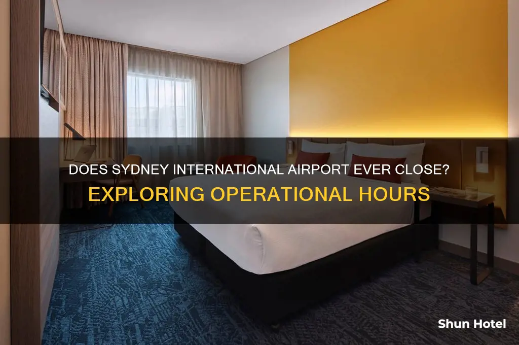 does sydney international airport close