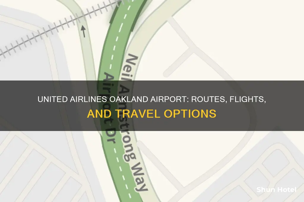 does united fly into oakland airport