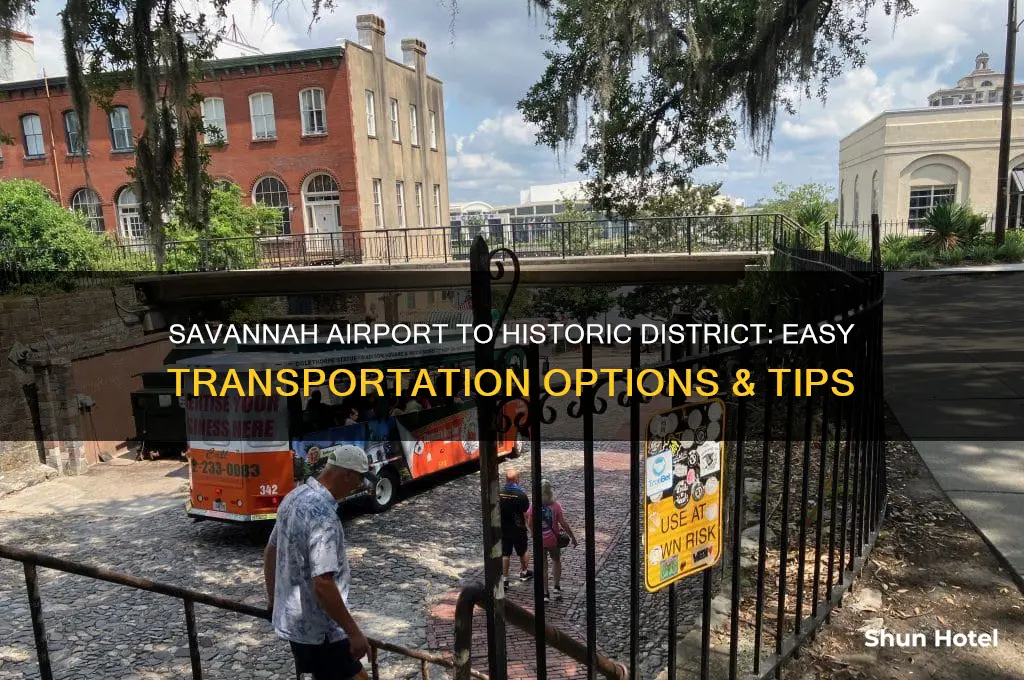how to get from savannah airport to historic district