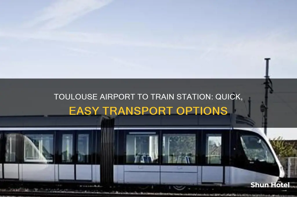 how to get from toulouse airport to train station
