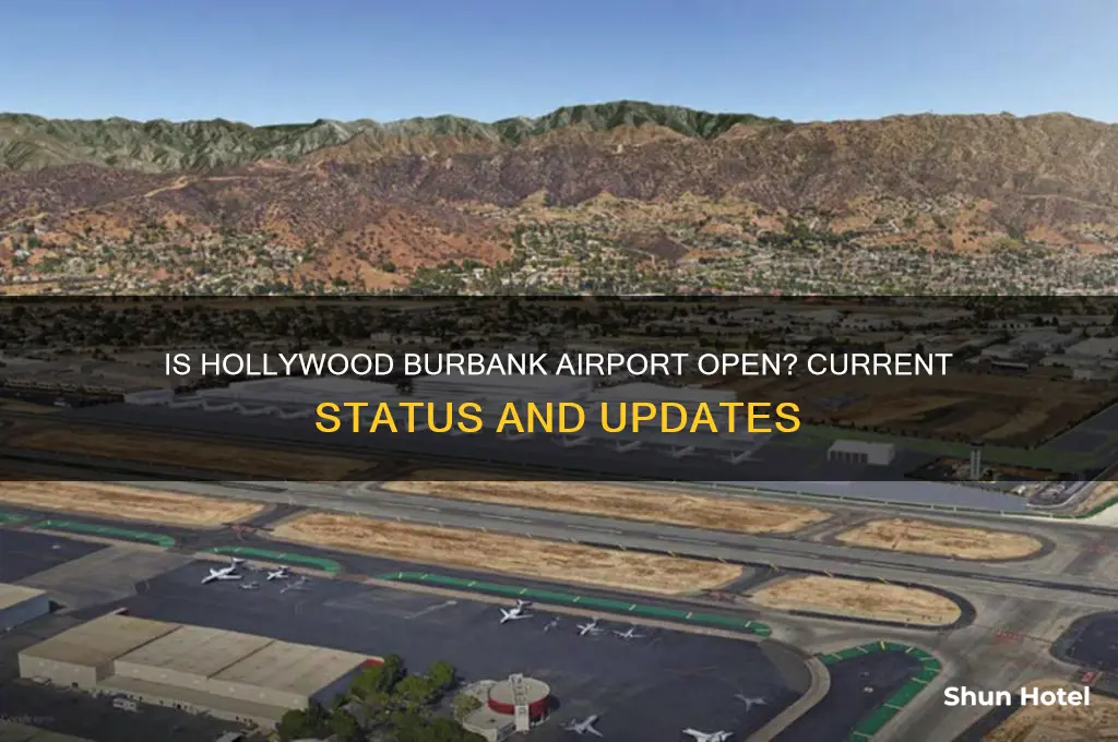 is hollywood airport open