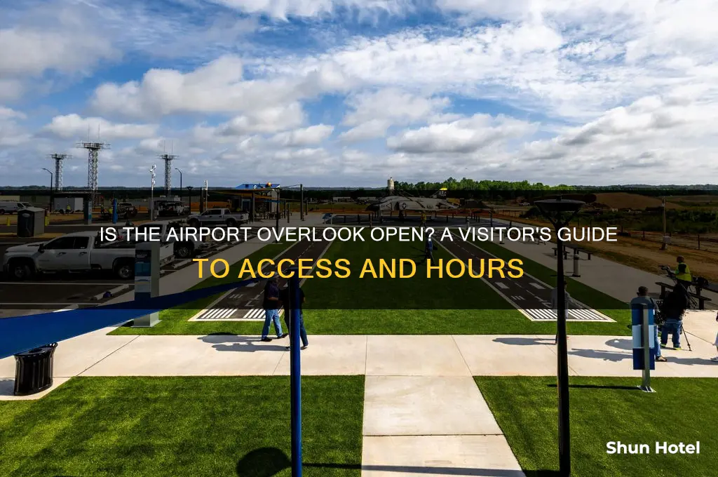 is the airport overlook open