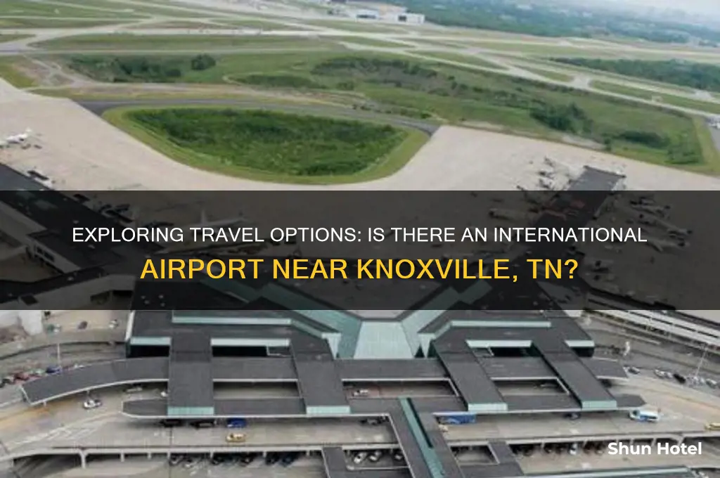 is there a international airport near knoxville tn