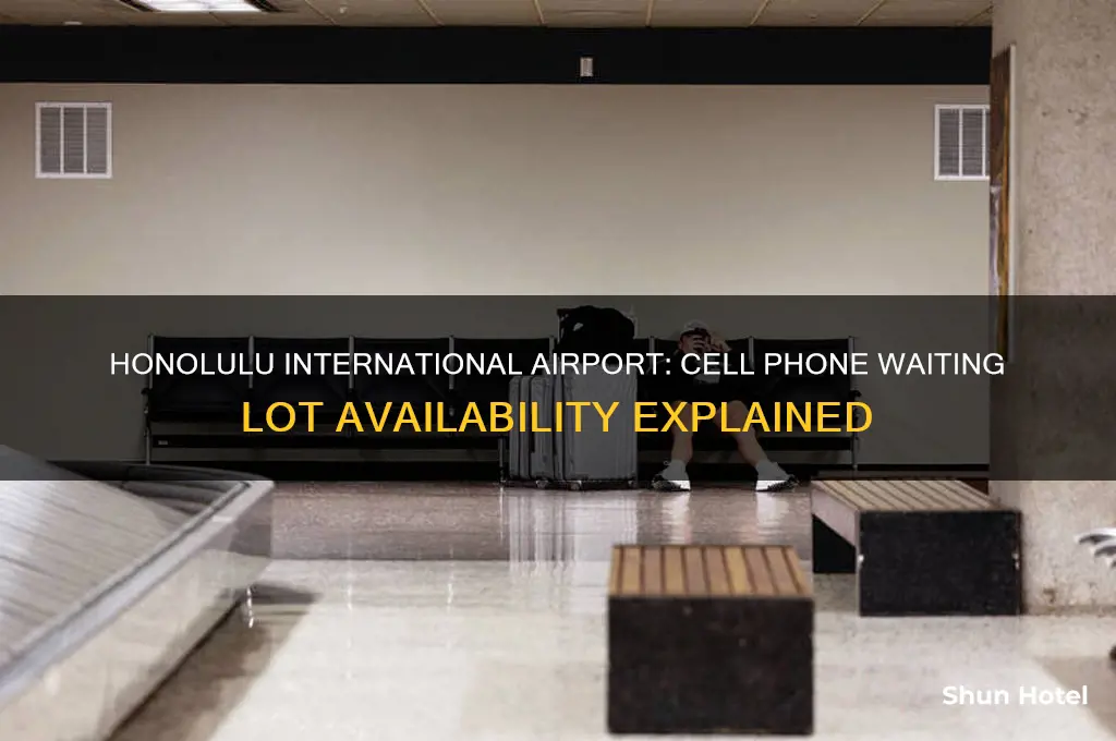 is there a waiting parking lot at honolulu international airport