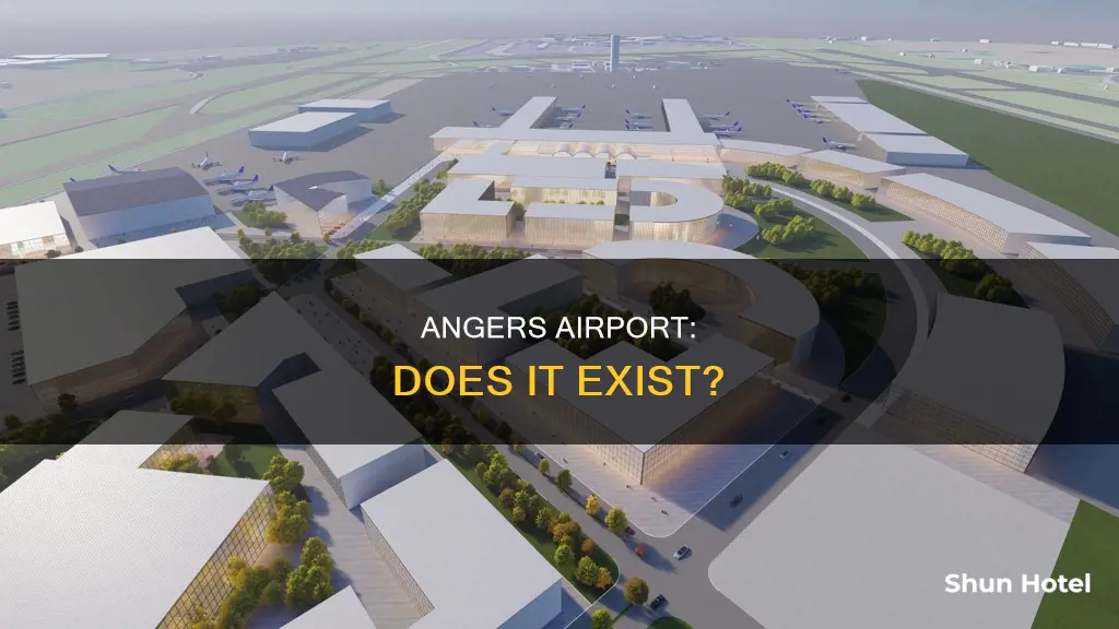 is there an airport at angers