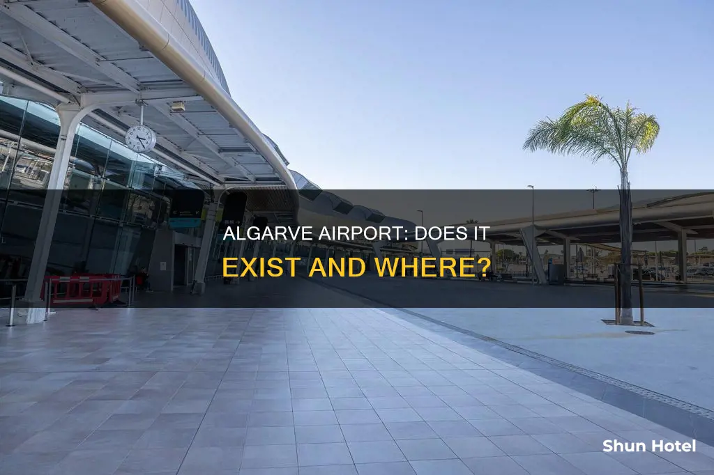 is there an airport in algarve