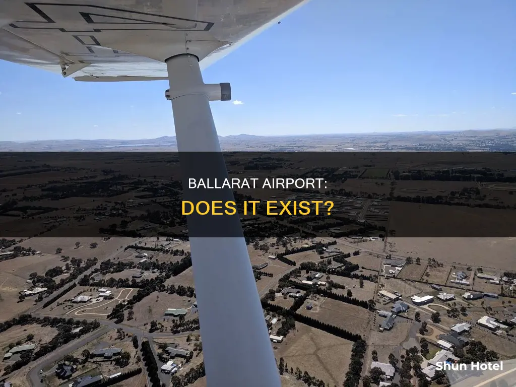 is there an airport in ballarat