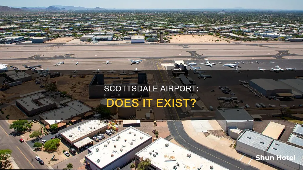 is there an airport in scottsdale
