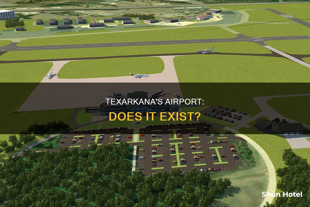 is there an airport in texarkana