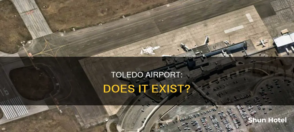 is there an airport in toledo