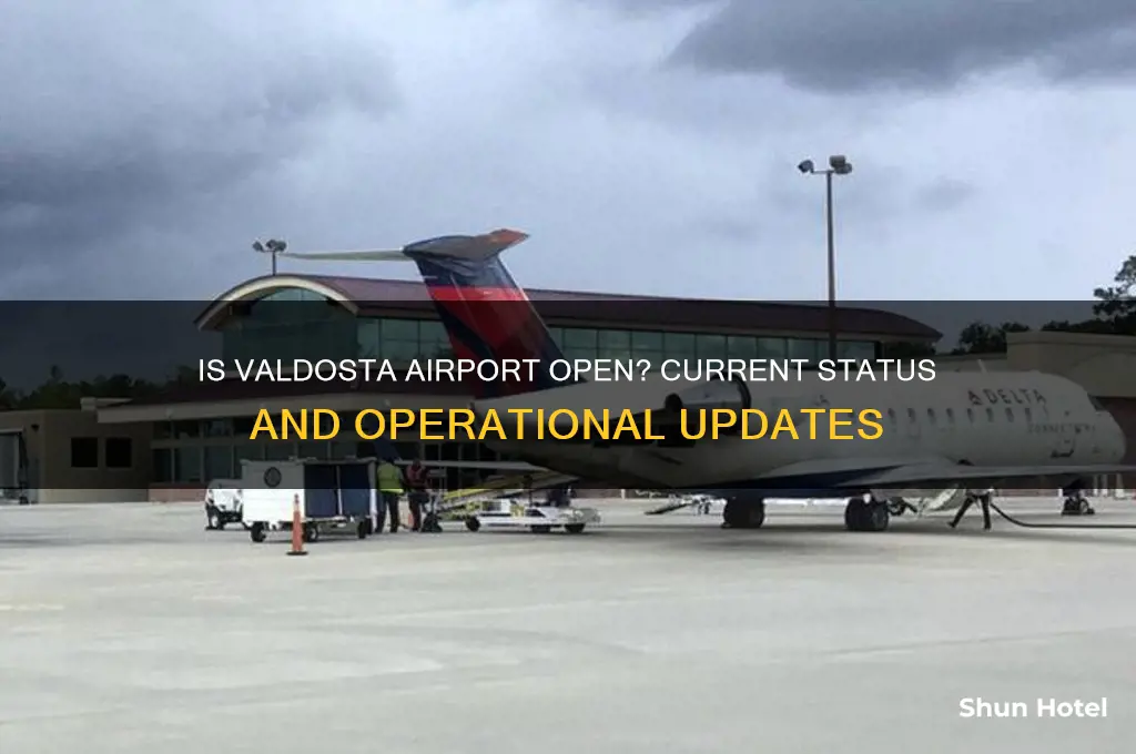 is valdosta airport open