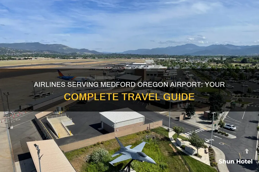 what airlines fly into medford oregon airport