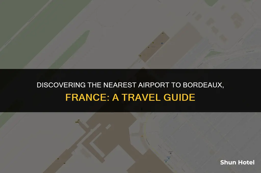 what airport is closest to bordeaux france
