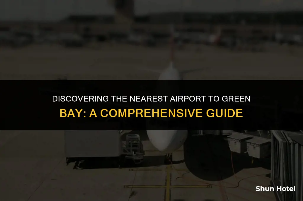 what airport is closest to green bay