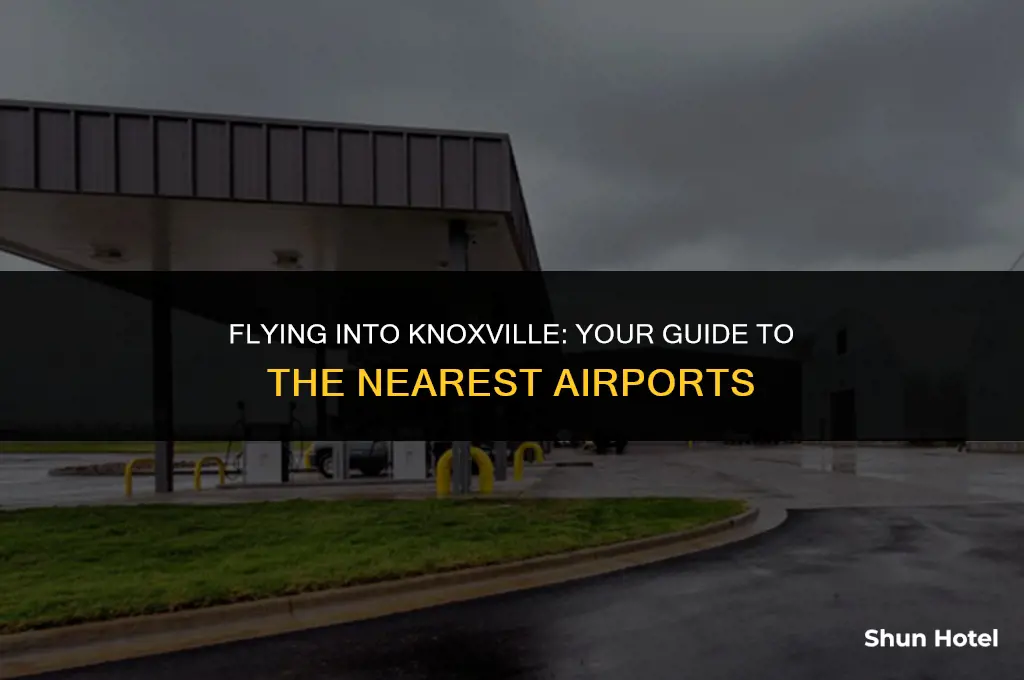 what is the closest airport to knoxville tennessee