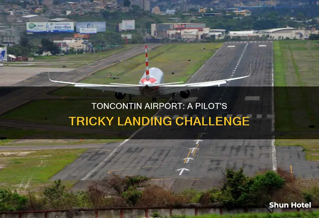what makes toncontin airport landing challenging