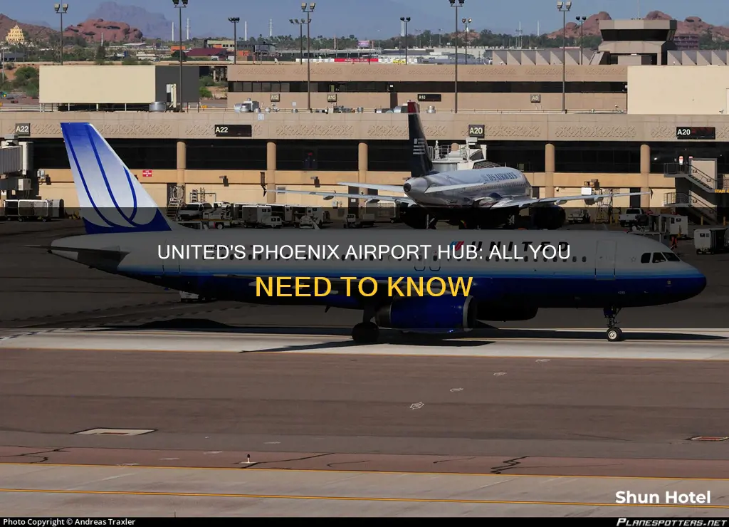 what phoenix airport does united use