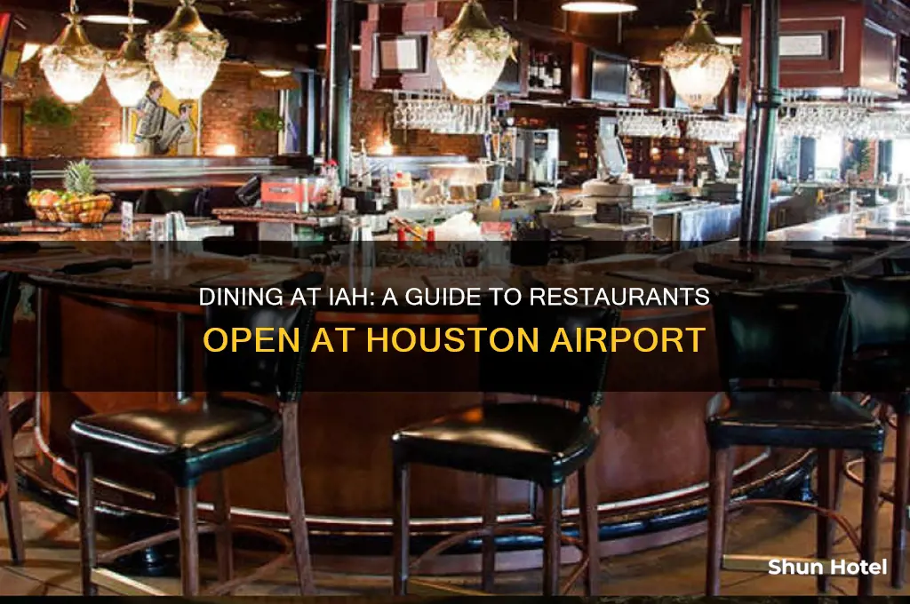 what restaurants are open in iah airport