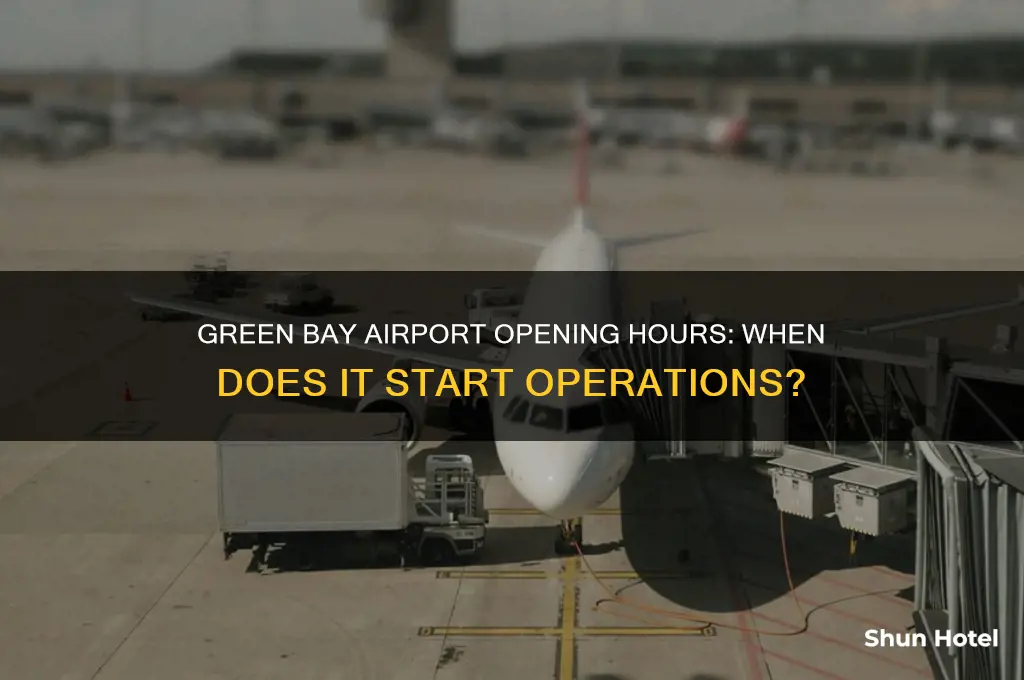 what time does green bay airport open