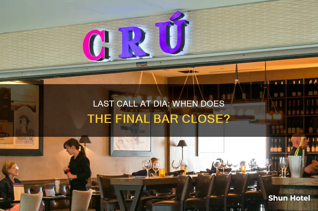 when does the last bar open at dia airport close