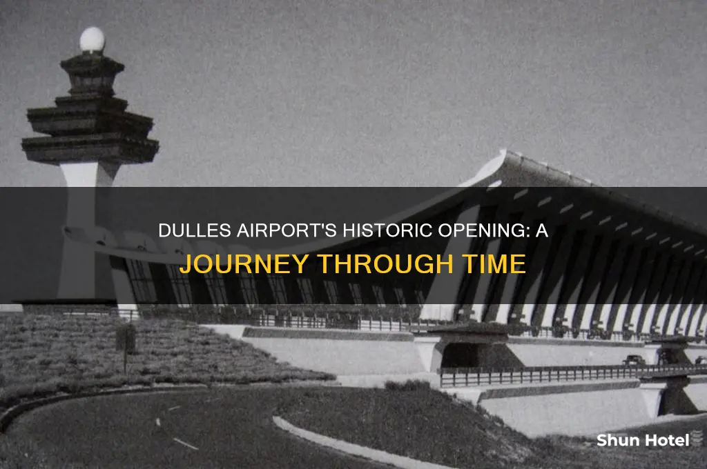 when was dulles airport opened