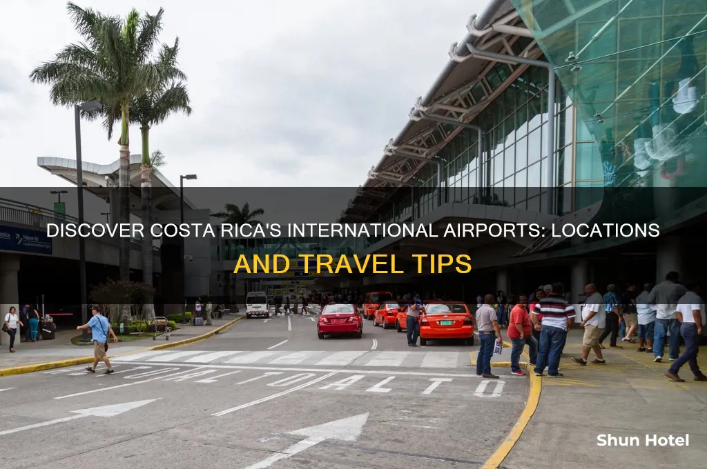 where are international airports in costa rica