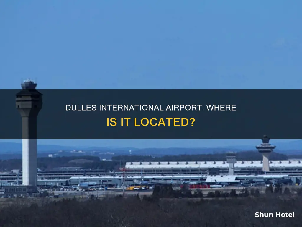 where is dulles int airport located