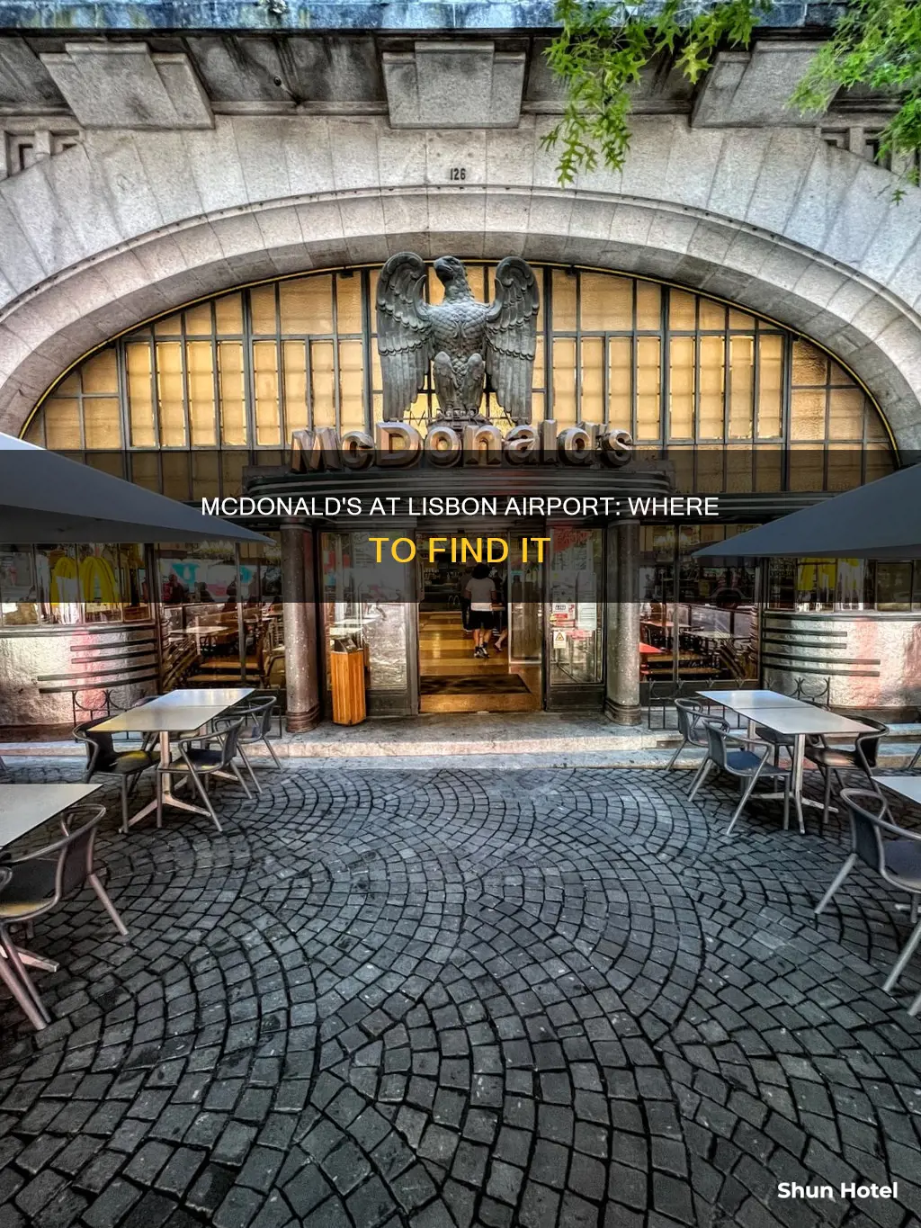 where is mcdonalds in lisbon airport