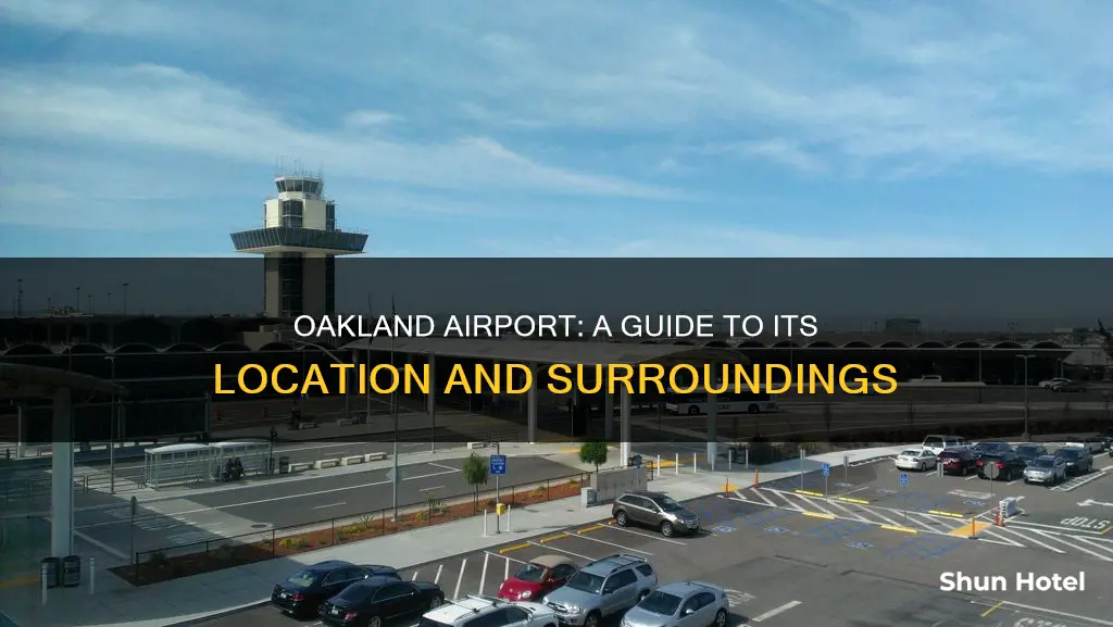 where is oakland airport in ca