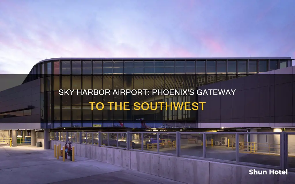 where is skyharbor airport in phoenix