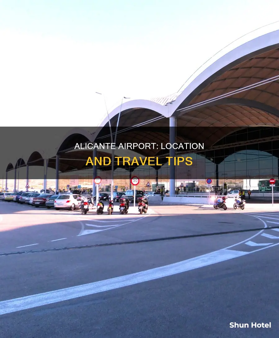 where is the airport in alicante