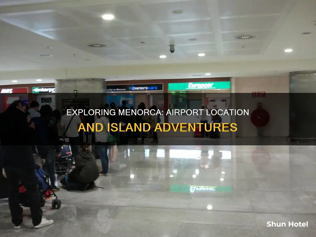 where is the airport in menorca
