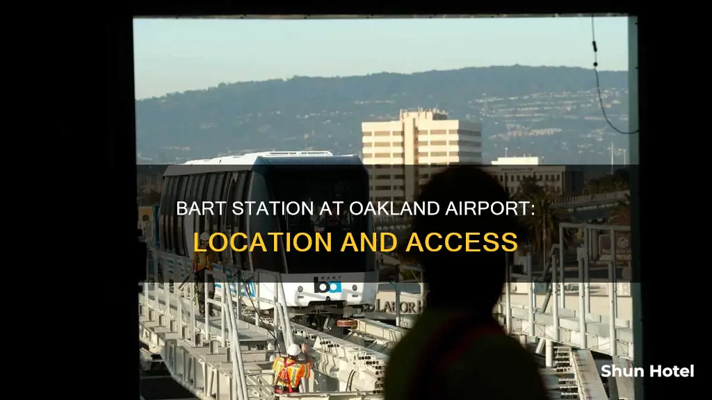 where the oakland airport bart station