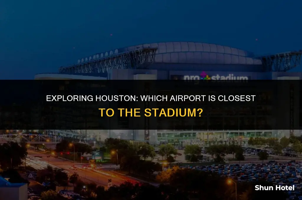 which airport is closest to the houston tx stdiuma