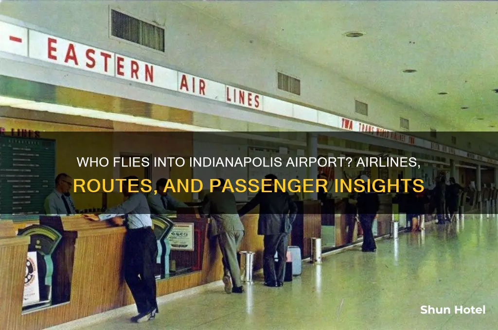 who flies into indianapolis airport