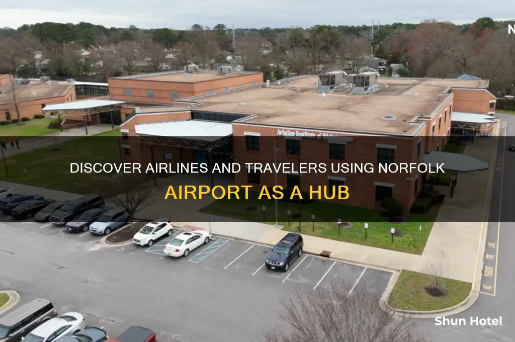 who flies into norfolk airport