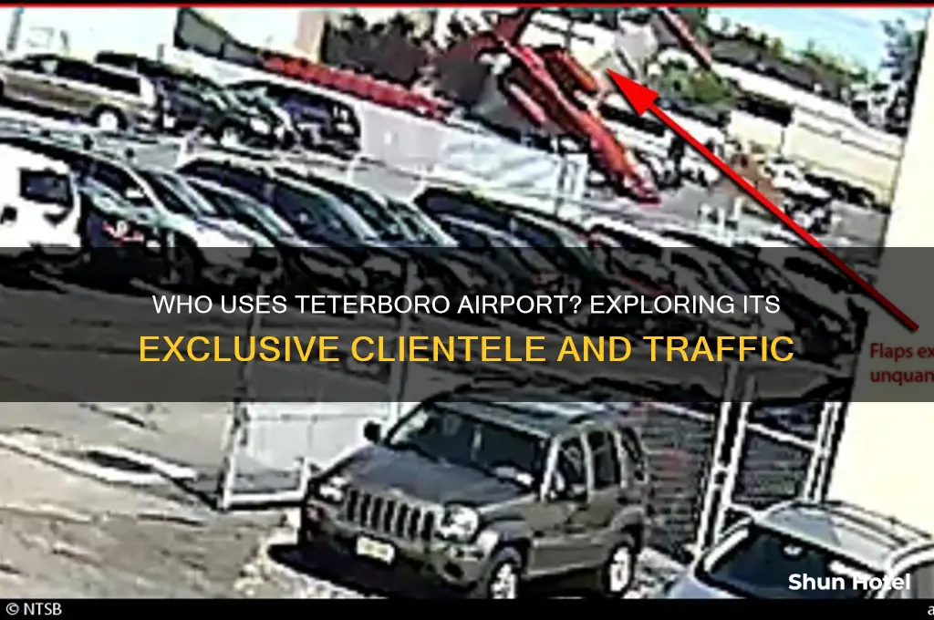 who flies into teterboro airport
